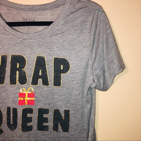 Zoe+Liv Wrap Queen Christmas Shirt - Picture 5 of 8
